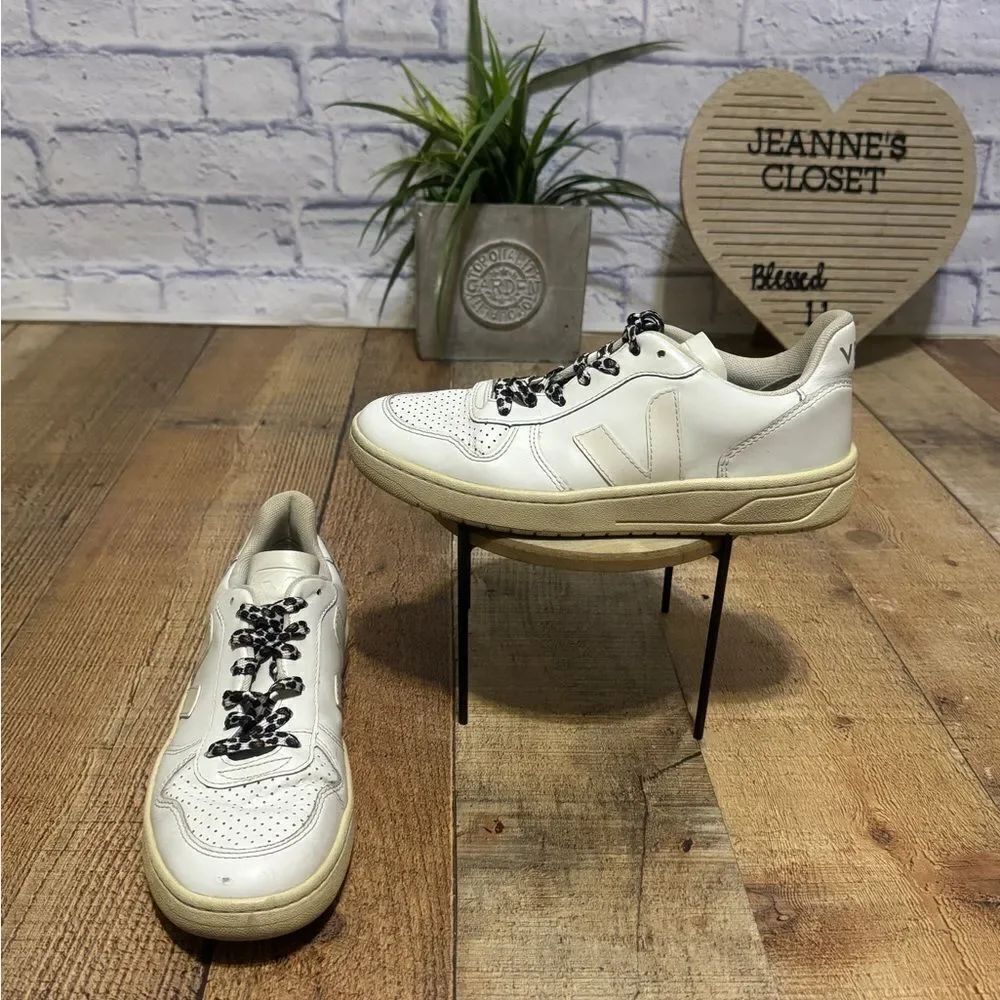 Women’s veja sneakers shoes size 6